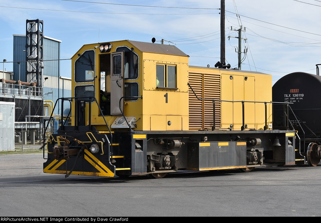 Switcher Moving the Tank Cars